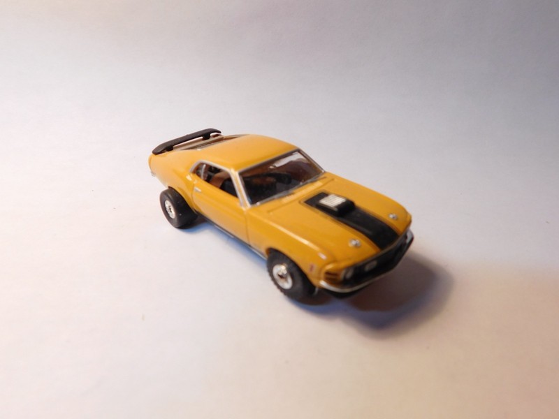 AUTO WORLD ~ FORD MUSTANG MACH 1 SLOT CAR with Running T-Jet Chassis
