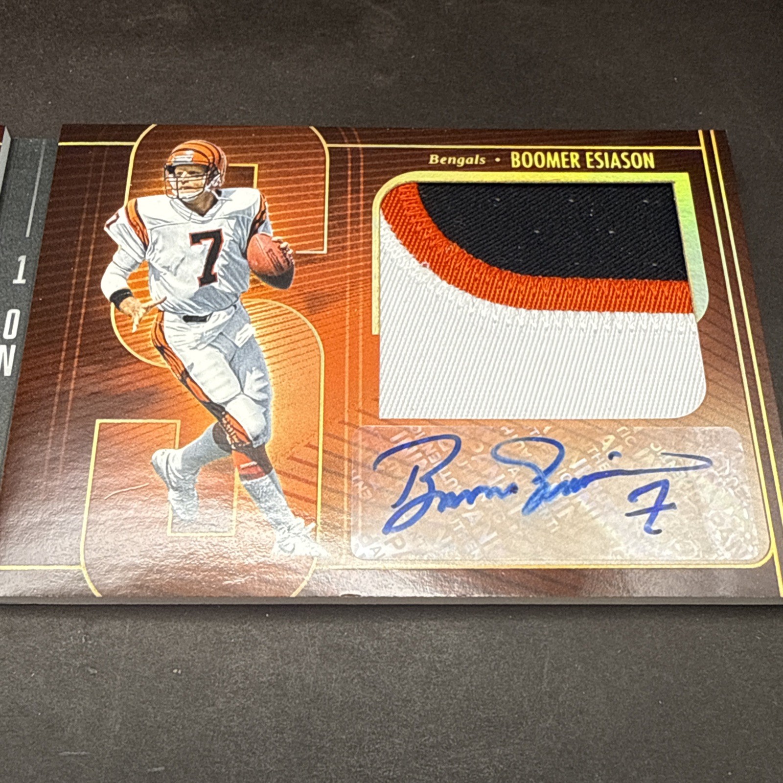2025 Silhouette Joe Montana Boomer Esiason VS 1 on 1 Booklet Patch AUTO 3/25 TF1 view 3