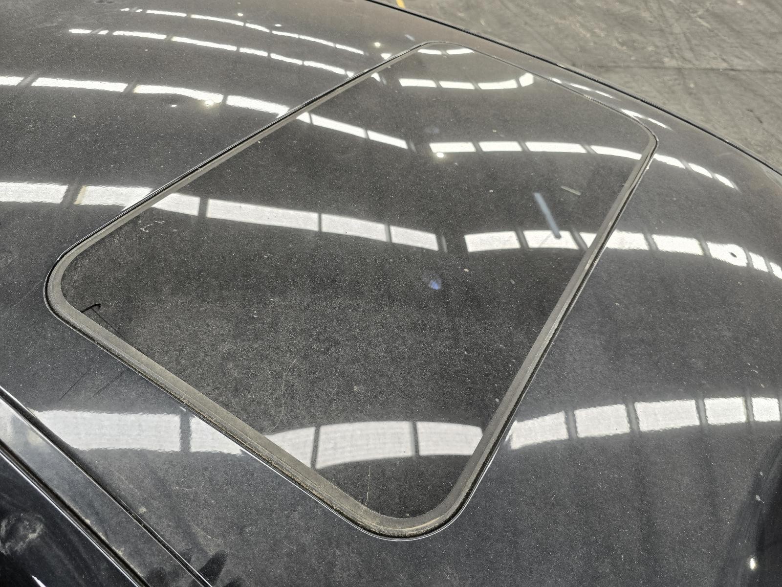 2014 Maserati Quattroporte SUNROOF GLASS WITH MOTOR M156 10/2013-2024 NMW09129 image 12