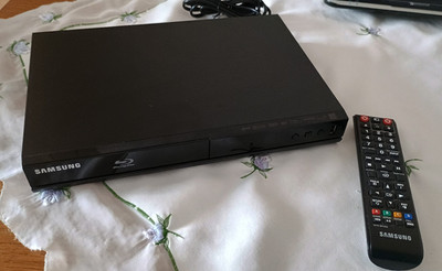 Samsung BD-J4500R Blu-ray Player / Full HD 1080p / HDMI / USB