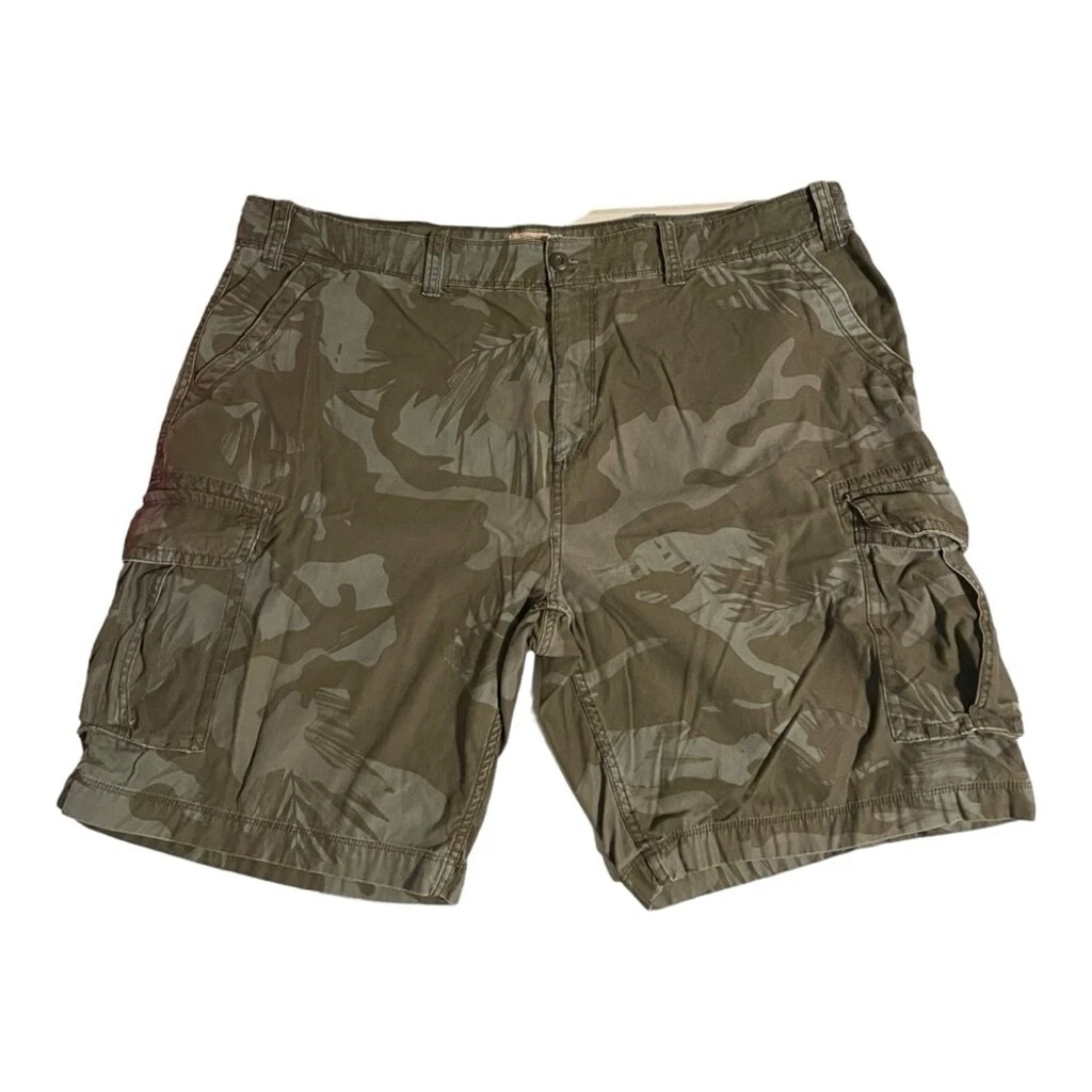 Foundry Cargo Shorts Men's Size 46 Hawaiian Green Camouflage