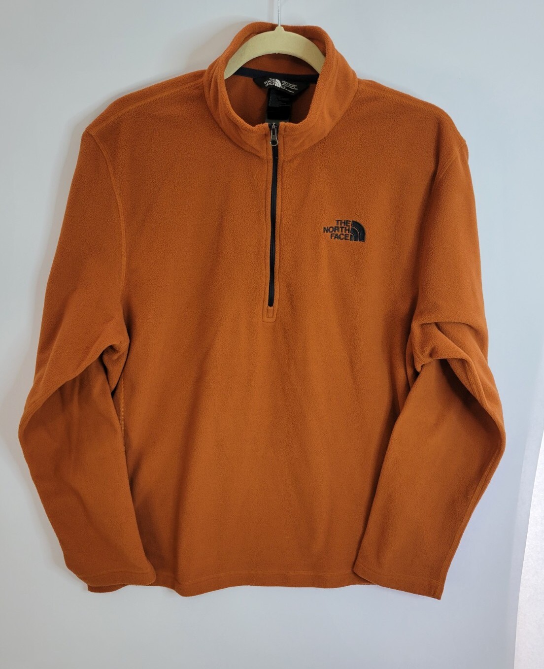 The North Face Men's Large Lightweight 1/4 Zip Fleece in Burnt Orange
