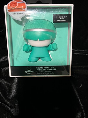 XOOPAR Boy Selphie Remote and WirekessSpeaker, Teal