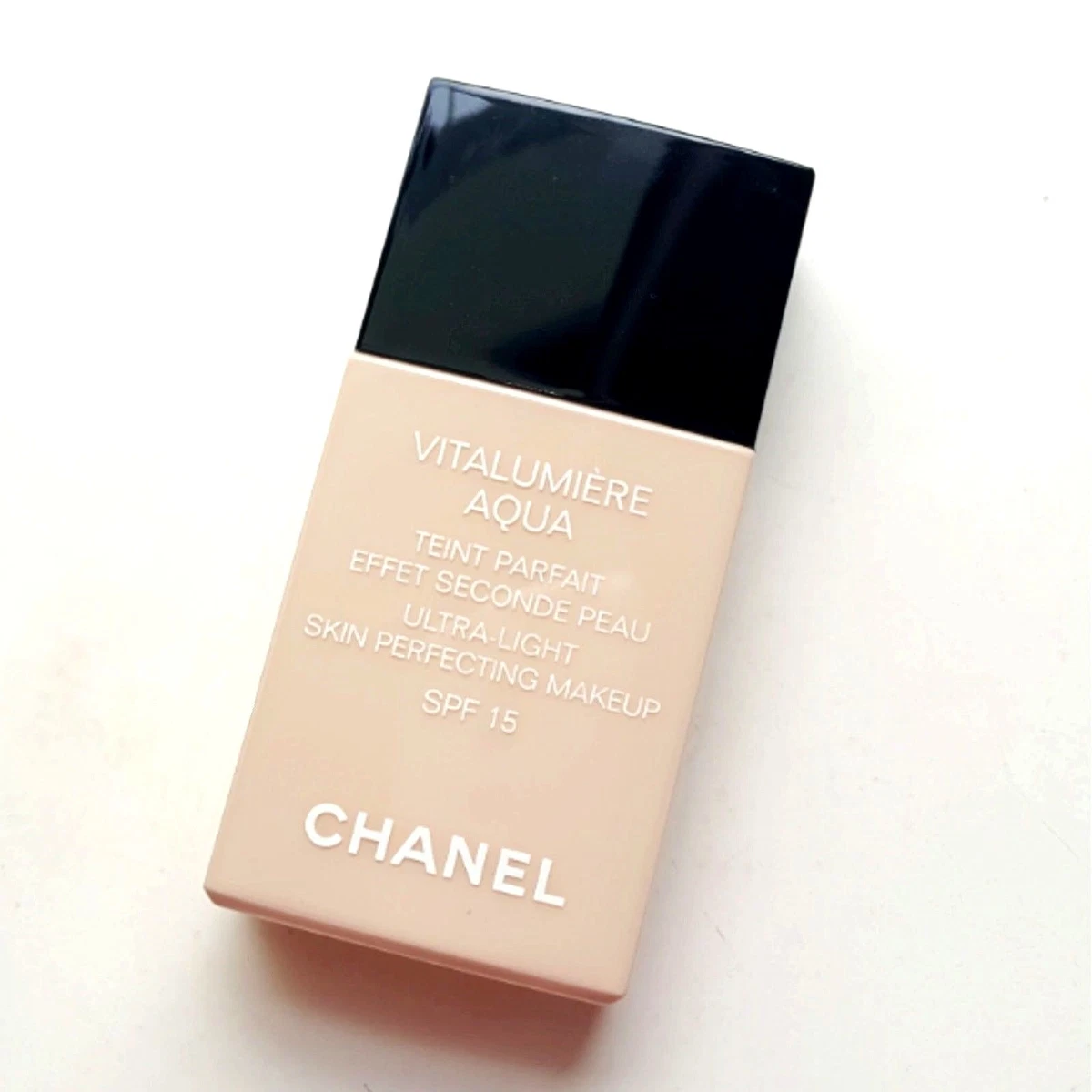 Chanel Vitalumiere Aqua Ultra-Light Perfecting Makeup -10 Beige - New