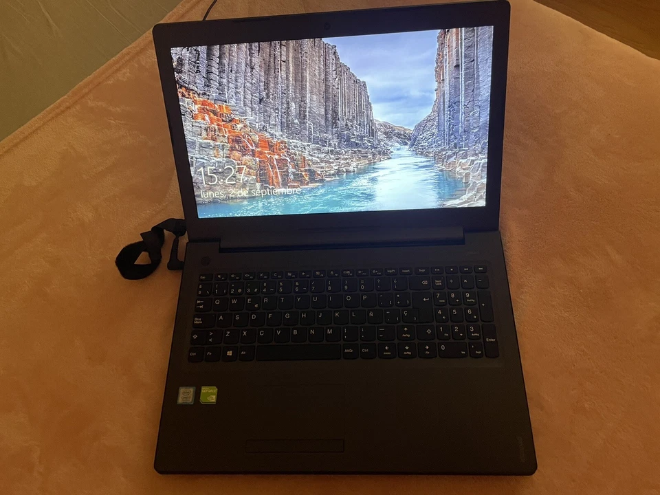 Portátil Lenovo - Imagen 4 de 4