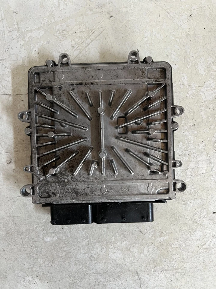 MÓDULO DE CONTROL DEL MOTOR ECU 30785100 AB SE ADAPTA A VOLVO S60, S70, S80 GOLF Foto 3 de 4