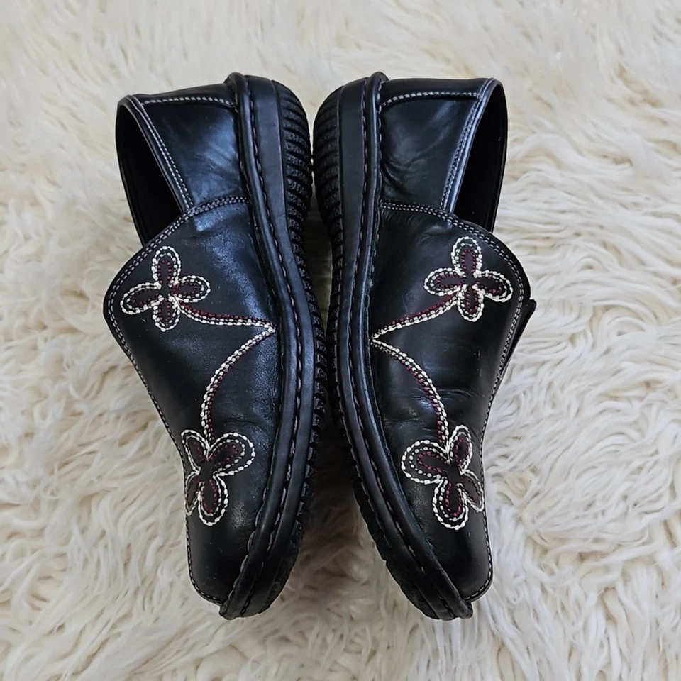 Zapatos bordados con zueco de cuero negro Spring Step para niñas Foto 4 de 4