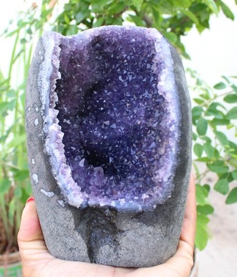 AMYTHST FORMATION IN GEODEN MINERALIEN EXEMPLAR INDIEN
