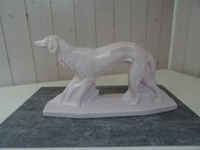 Lévrier debout sur socle, art déco,céramique craquelée rose, signé Lejan