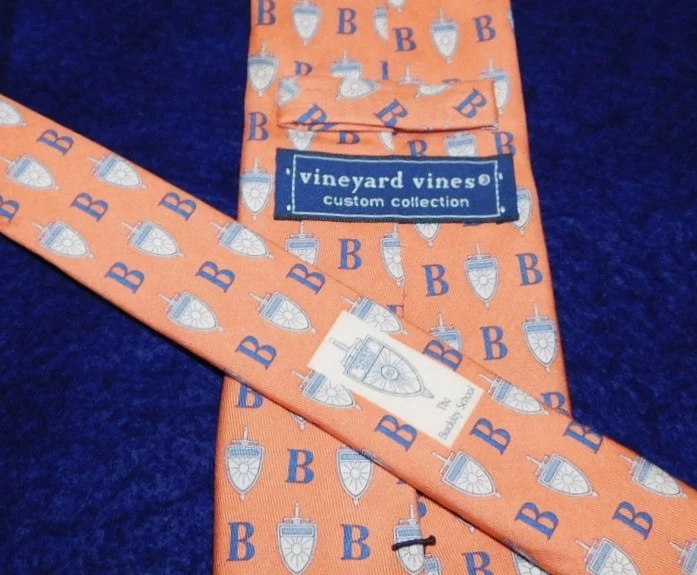 CORBATA CON MOTIVO B NARANJA/AZUL DE LA ESCUELA VINEYARD VINES THE BUCKLEY - CORBATAS DE DISEÑADOR. Foto 3 de 3