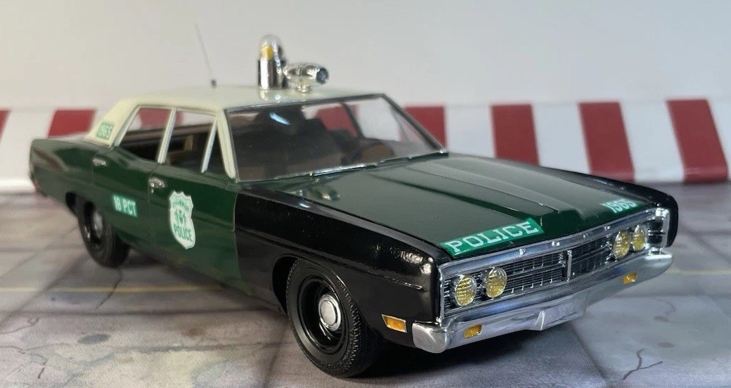 Nicely built 1/25 1970 Ford Police Car “RMP” NYPD Vintage Green White Black READ