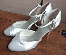 KREMOWE PLISOWANE KOŚĆ SŁONIOWA SATYNOWE MIGDAŁOWE PALCE PASEK NA KOSTKĘ STRAS BUTY ŚLUBNE UK 7