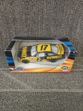 Deluxe 17 Matt Kenseth 1/24 HOT WHEELS BLUE 2002 NEW IN BOX.