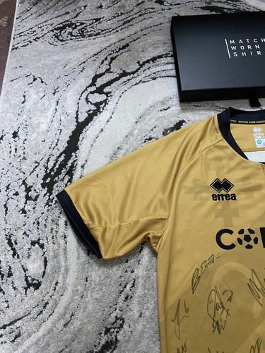 QPR Squad Signed Gold 3rd Third Football Shirt 2024/25 With COA Boxed - Picture 15 of 24