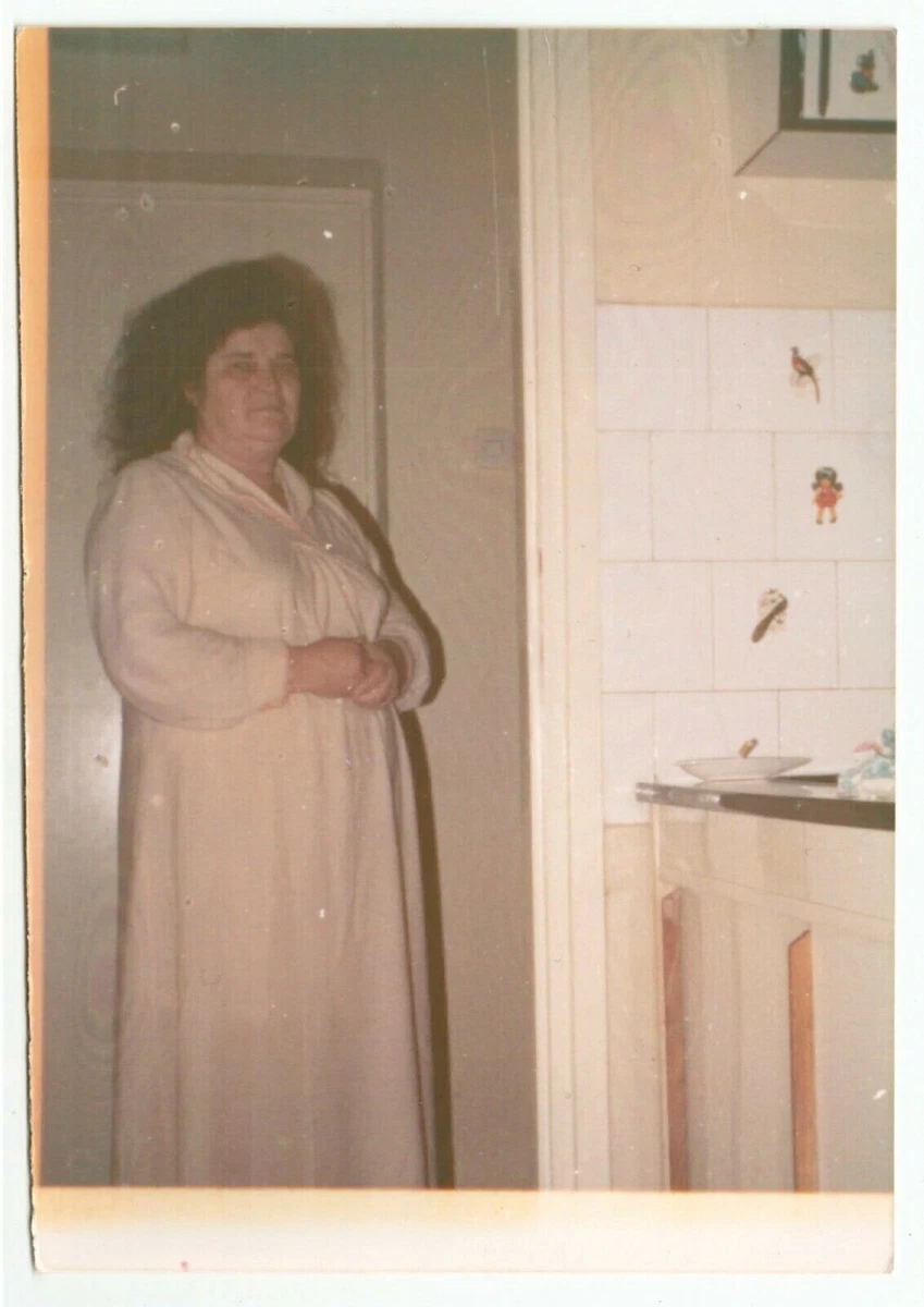 Vintage 80 s Old Woman Nightgown Portrait Snapshot Original Colour