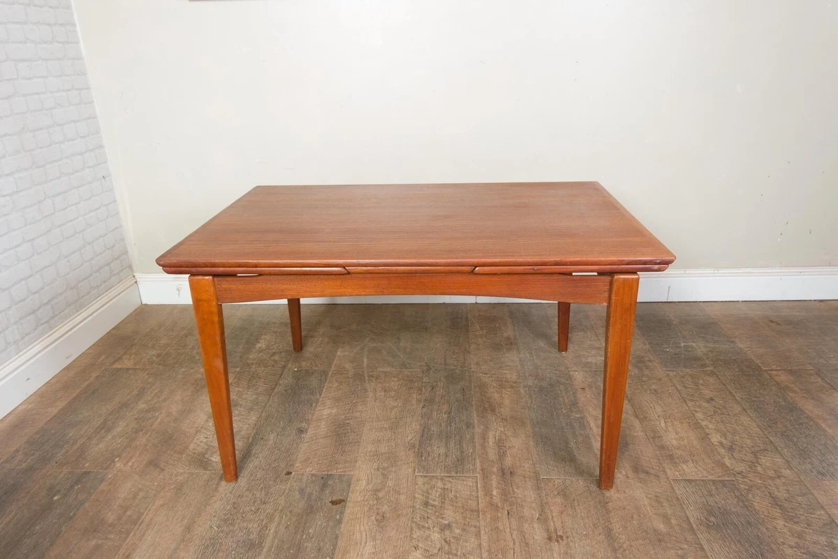 Danish round table deals