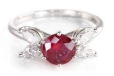 Ring Rubin ca. 0,35 ct + 4 Diamanten ca 0,6 ct 750 Weißgold Platin [BRORS 19904]