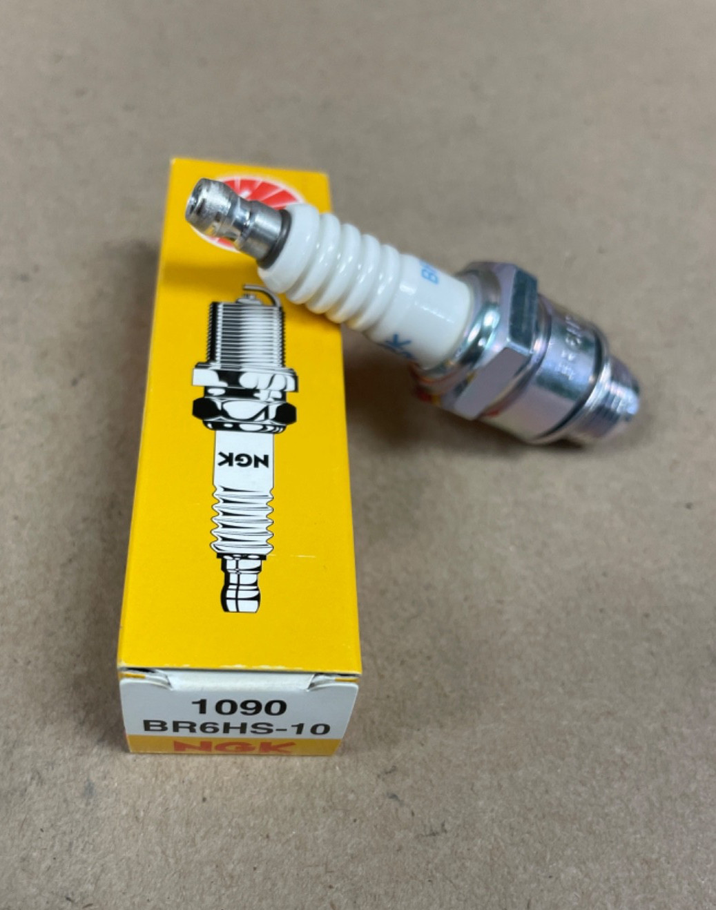 New NGK 1090 BR6HS-10 Spark Plug