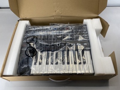 Arturia Minibrute 2 Noir Analog Synthesizer - Black