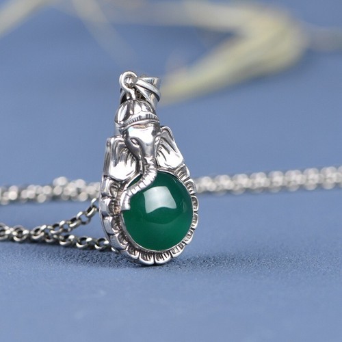 I05 Pendant Elephant With Green Agate Sterling Silver 925