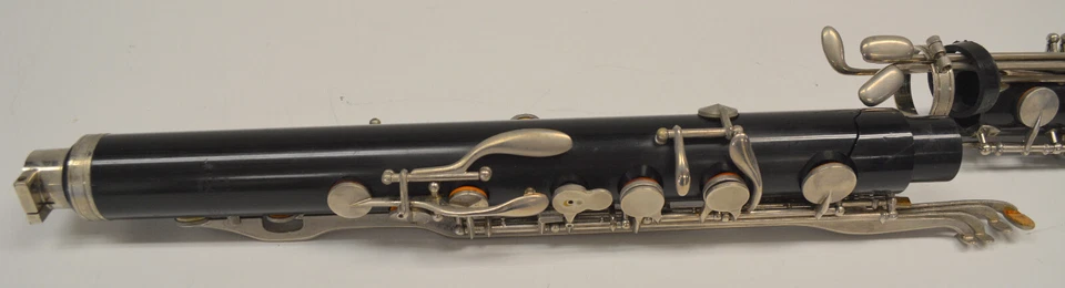 VITO 7166 BASS CLARINET, USA MODEL, BROKEN - PARTS OR PROJECTS  - Image 3 of 4