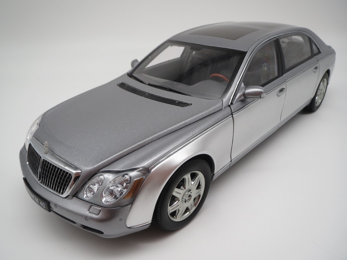 AutoArt Händlermodell B66962178 Maybach 62 (silber/grau-met.) 1:18