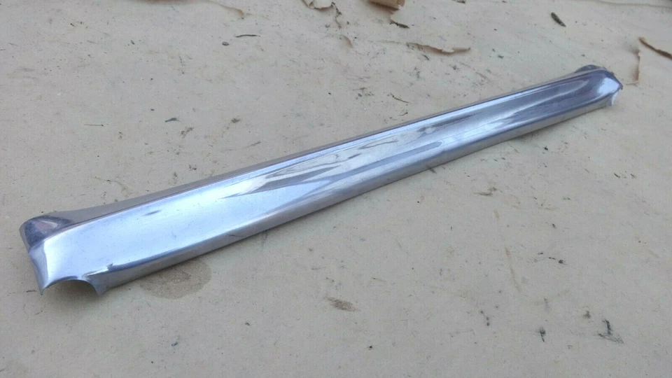 Nash Ambassador 1947 parabrisas exterior acero inoxidable moldura central original Foto 3 de 4