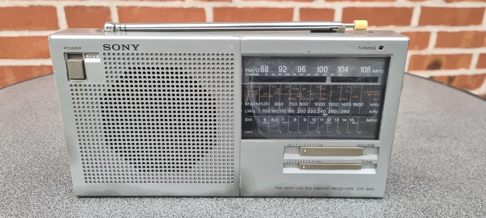 SONY ICF-900 4 BAND RADIO EMPFÄNGER VINTAGE UKW BATTERIE BATTERIERADIO NOTFALL