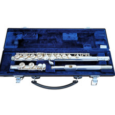 Flute Yamaha 221 Silver Plated Flute Offset G Key and Original Hard Case