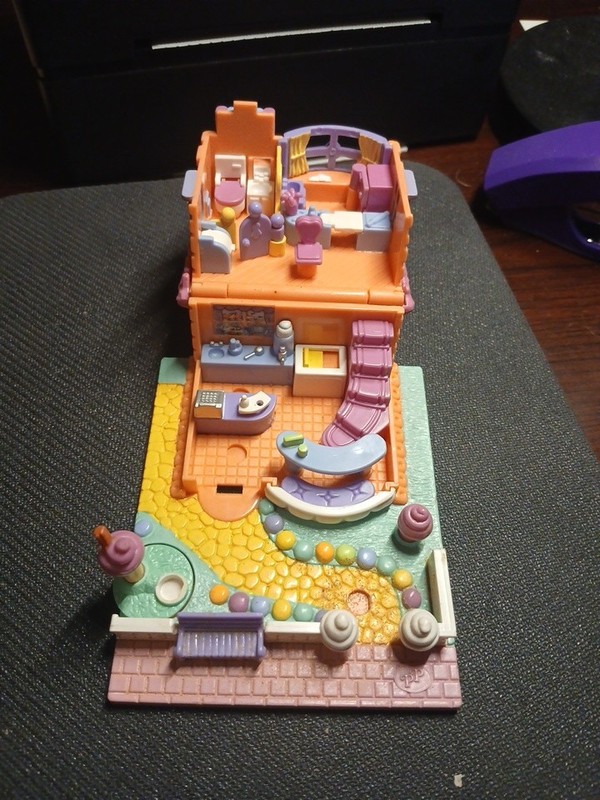 1995 Vintage Polly Pocket Ice Cream Parlor Strawberry Scented No Dolls Included 