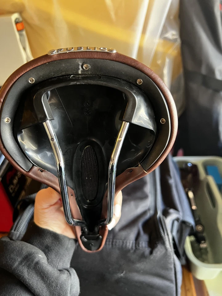 PUBLIC Marrón Retro Cuero Bicicleta Cercanías Bicicleta de Carretera Sillín Asiento Remachado NUEVO Foto 4 de 4