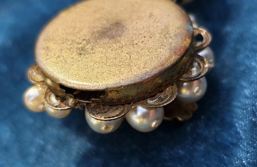 Vintage Miriam Haskell Style Unsigned Pearl Bracelet Decorative Design Clasp - Picture 5 of 14