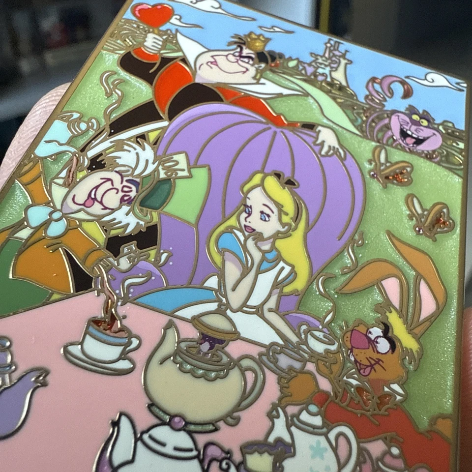 Prendedor Alicia en el País de las Maravillas Disney Fantasía Esmalte Edición Limitada Nuevo En Mano Foto 3 de 4