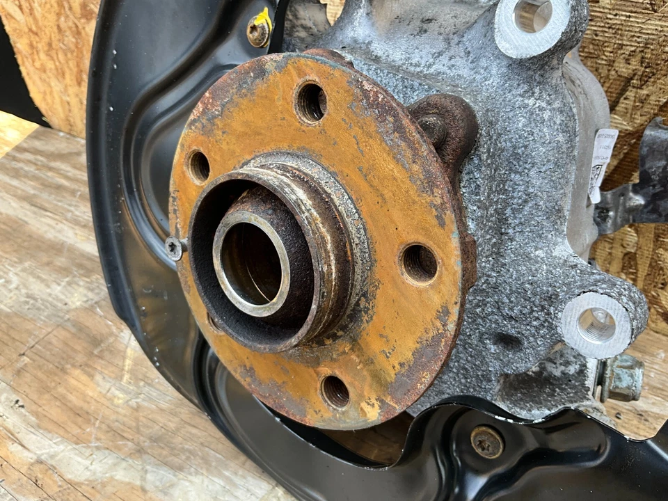 💎2011 - 2017 AUDI A8 QUATTRO TRASERO DERECHO LADO PASAJERO EJE NUDILLO BUJE OEM Foto 3 de 4