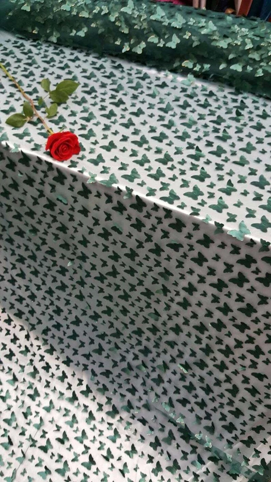 Vestido Quin de renda verde esmeralda borboletas em tecido de formatura de malha vendido por jarda - Imagem 3 de 4