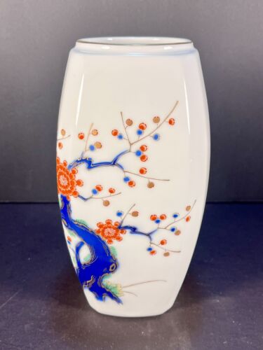 Vintage Fukagawa Arita Porcelain Vase – Hand-Painted Plum Blossoms (1950s-1970s) - Picture 3 of 8
