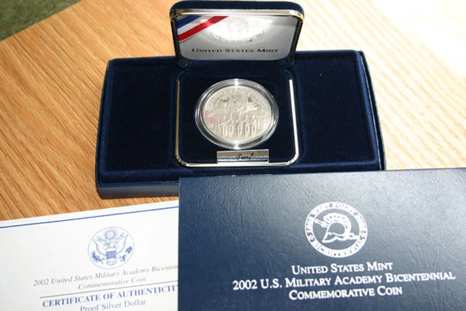 2002 West Point Military Academy PROOF 90% Silver Dollar US Mint Coin Box + COA - Image 2 of 4