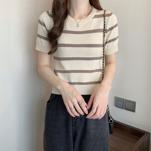 Stripe Patterned Women's Tee Made of Soft Fabric Perfect for Warm Weather - Picture 10 of 28