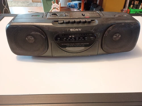 Sony CFS-B11 AM/FM Radio Boombox - Working * (Cassette Does Not Work) *