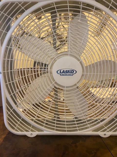 Ass. Ventilador de caixa Brands 20" 3 velocidades desempenho - Branco ligeiramente usado - Imagem 3 de 3