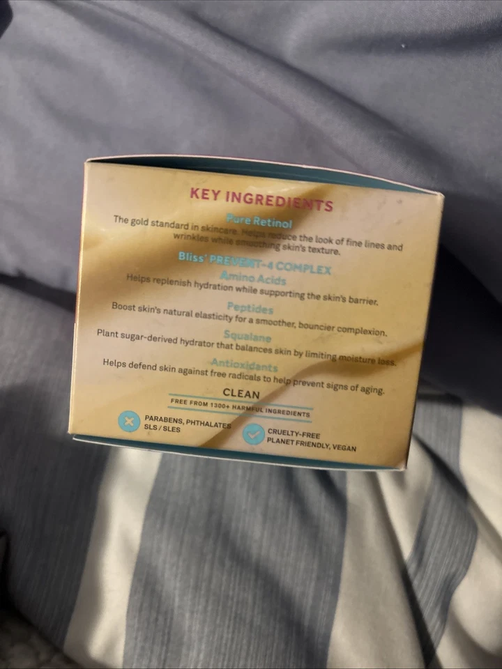 Crema hidratante Bliss Pure Retinol 1.7floz suaviza visiblemente el aspecto de las líneas finas Foto 4 de 4