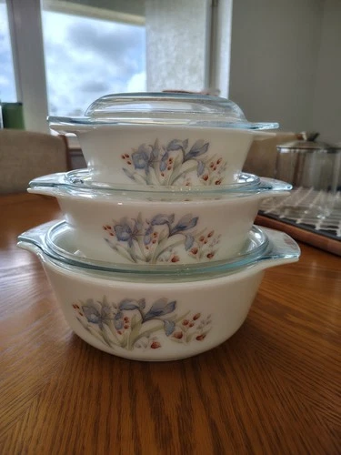 Set of 3 Vintage Pyrex England Blue Iris White Casserole Dishes With Lids