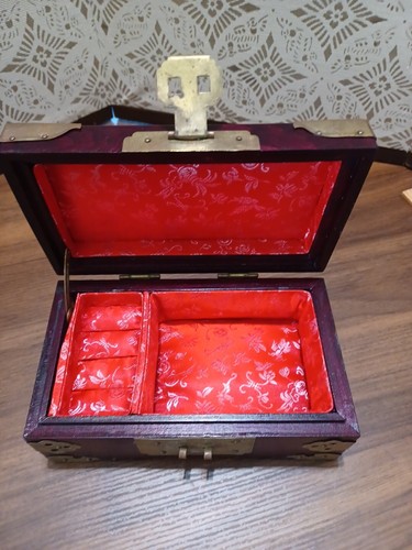 vintage wood jewelry display case made in ShangHai China Jade Accent on Top - Picture 11 of 11