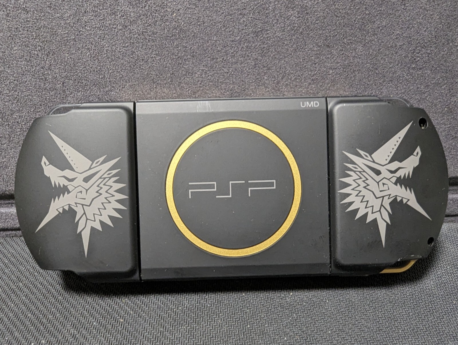 sony PSP 3000 console regionfree monsterhunter 3rd limited edision mint 38