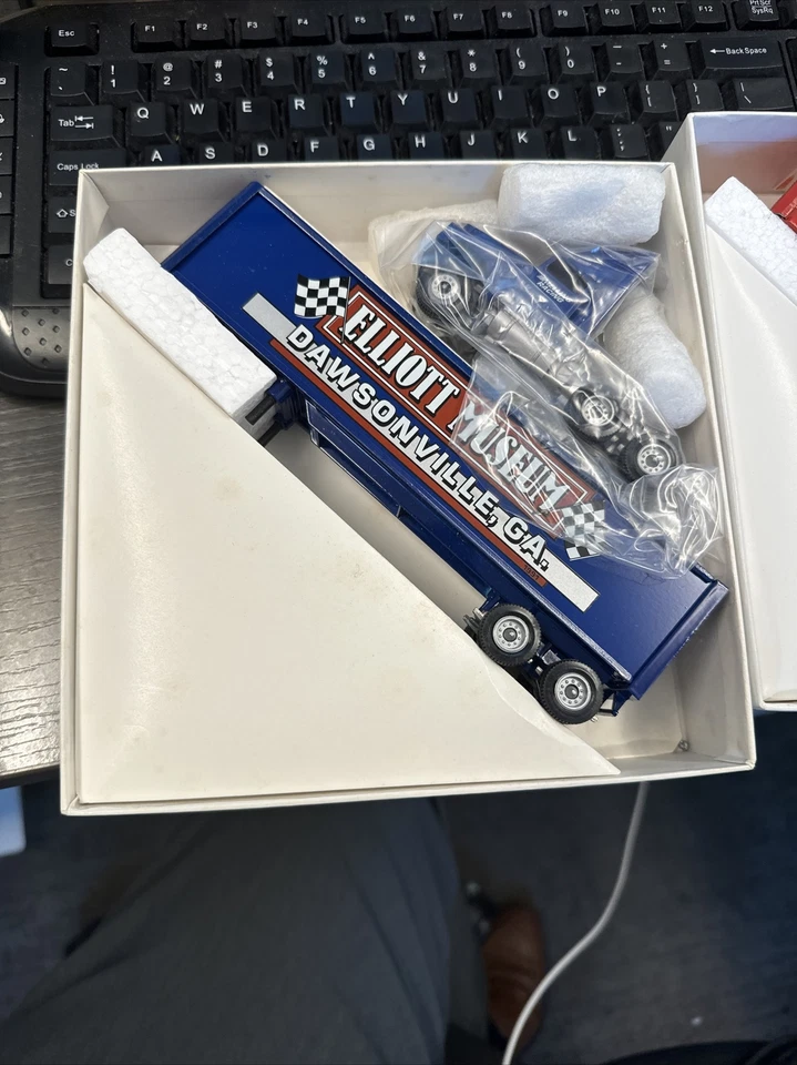 2 camiones transportadores Winross NASCAR BILL ELLIOTT 1991 Museo Elliott 1/64 Foto 4 de 4