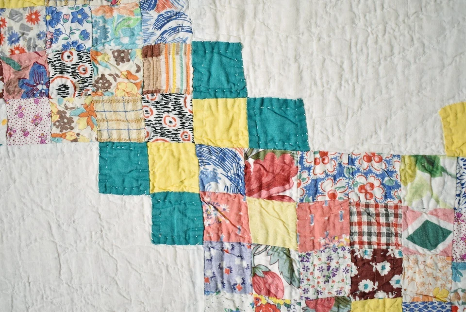 BEAUTIFUL Vintage 40's Irish Chain / Postage Stamp Antique Quilt ~DIAMOND BORDER - Image 4 of 4