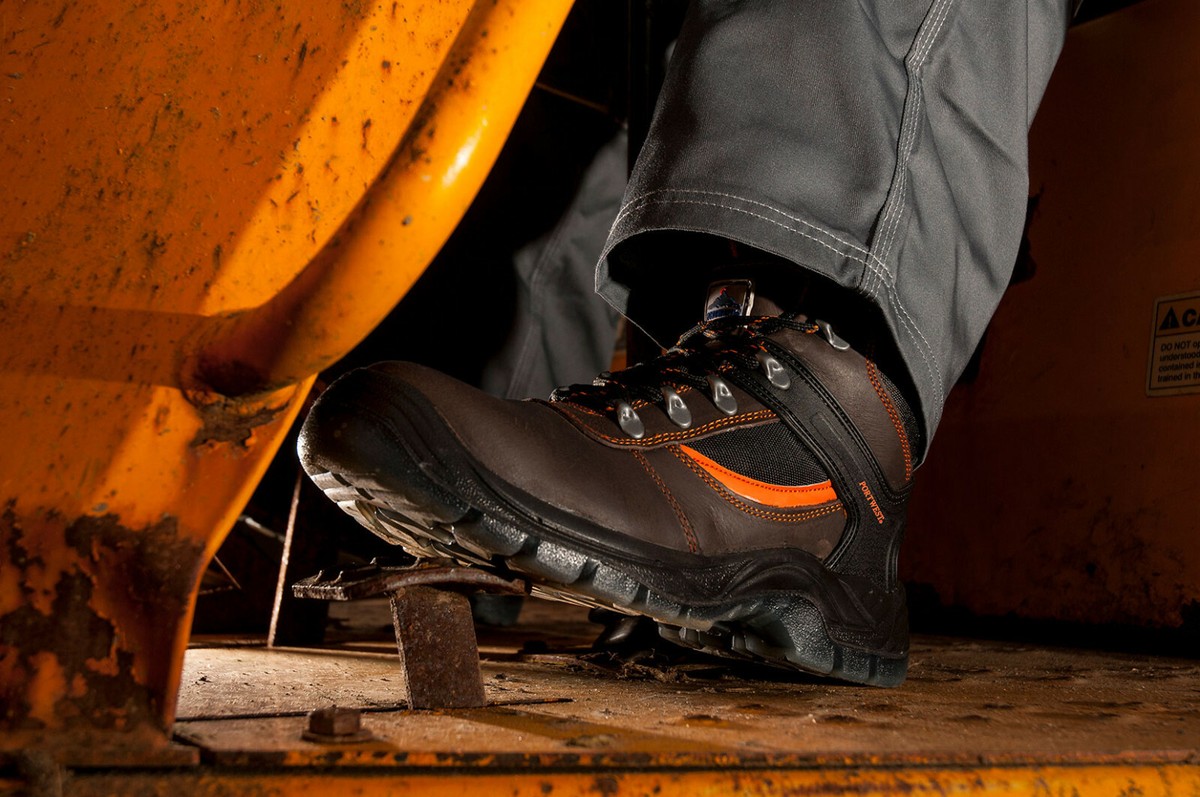 Portwest FW69 Steelite Mustang Work Safety Boot with Protective Steel Toe ASTM Portwest FW69 Steelite Mustang Work Safety Boot with  main image 3
