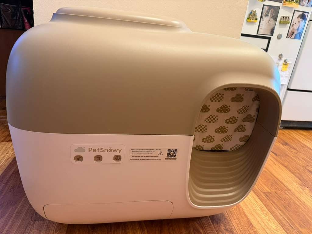 Pet Snowy Litter Box, Includes TiO2 system + 40 new waste liners, Very Nice