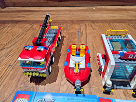 LOT OF 2 LEGO CITY FIRE STATION 7208 & OFF ROAD FIRE TRUCK & FIRE BOAT 7213