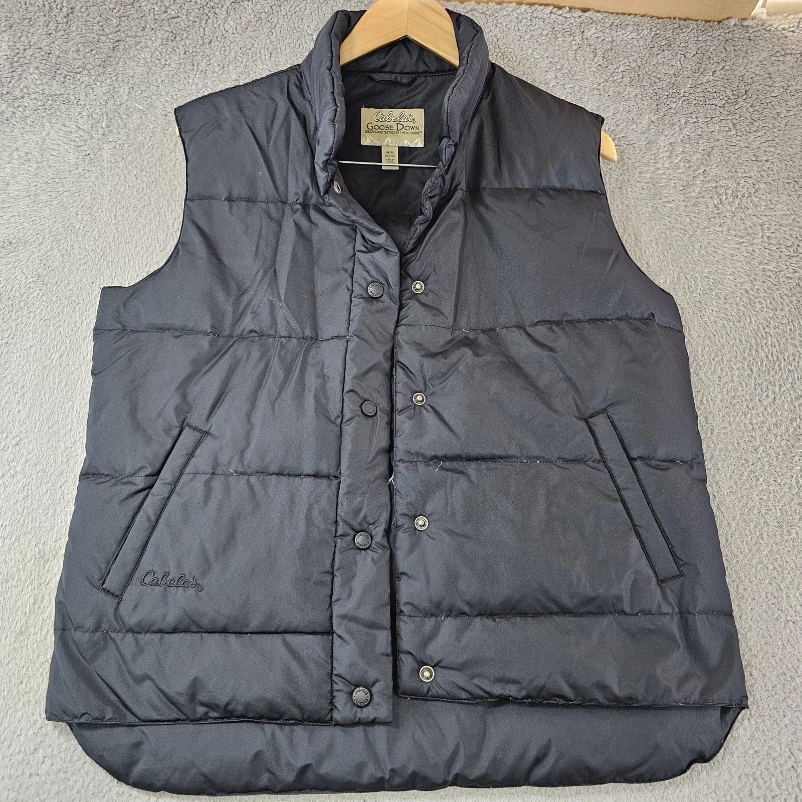Cabelas Goose Down Vest Mens Medium Black Snap Puffer Quilted Outdoor Warm